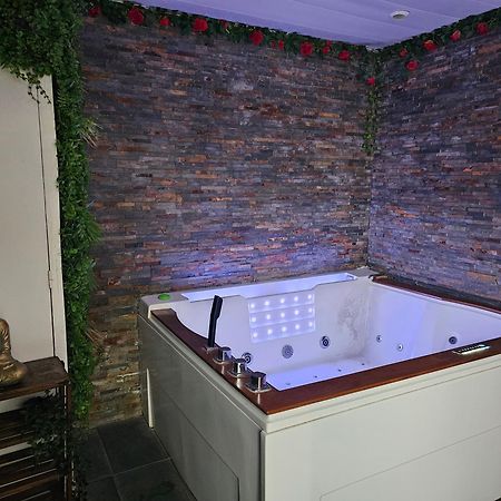 Les Bulles Medievales - Appartement Dedie Au Bien Etre Avec Spa - Netflix Et Wifi - Climatisation การ์กาซอน ภายนอก รูปภาพ